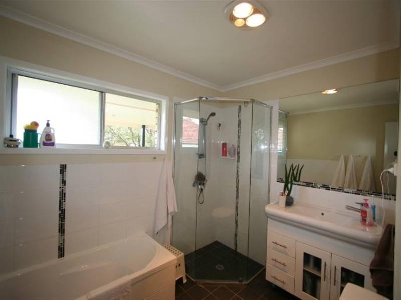 25 Pavlu Street, Wynnum West QLD 4178