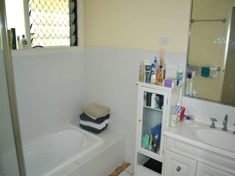 81 Roseneath Parade, Wynnum West QLD 4178