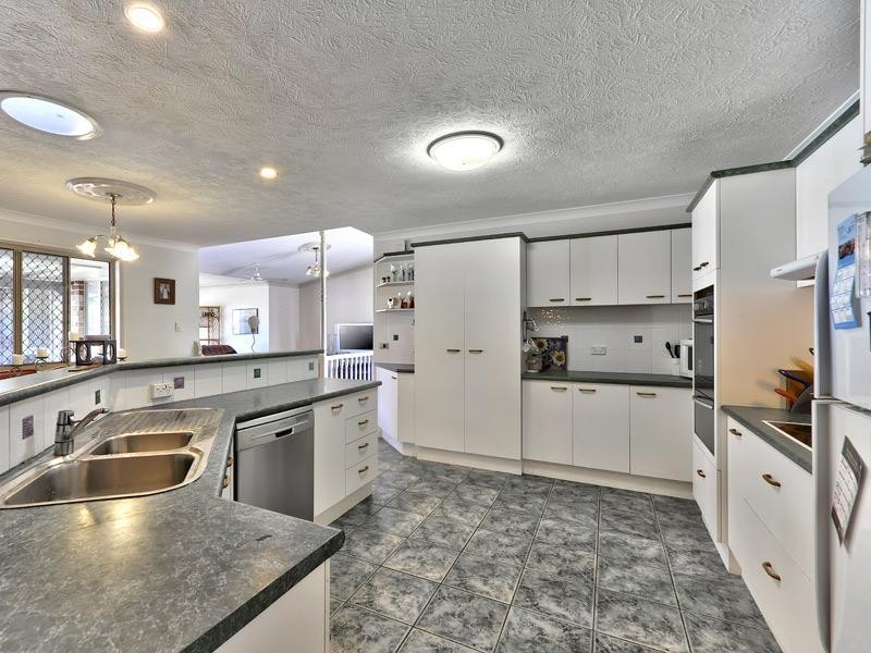 14 Miles Crescent, Manly West QLD 4179