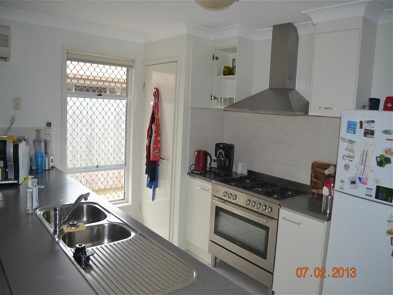 8 Rymera Crescent, Wakerley QLD 4154