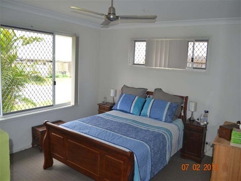 8 Rymera Crescent, Wakerley QLD 4154