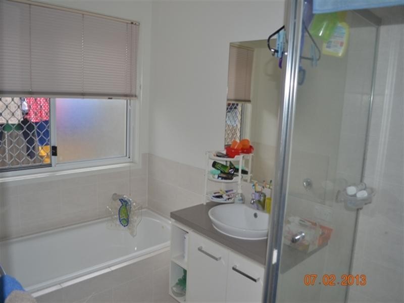 8 Rymera Crescent, Wakerley QLD 4154