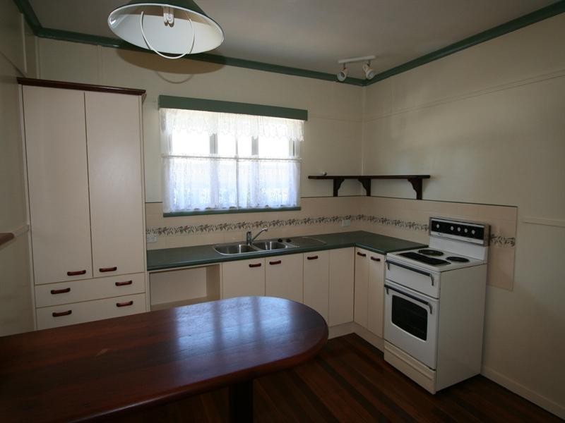 8 Herbert Street, Lota QLD 4179