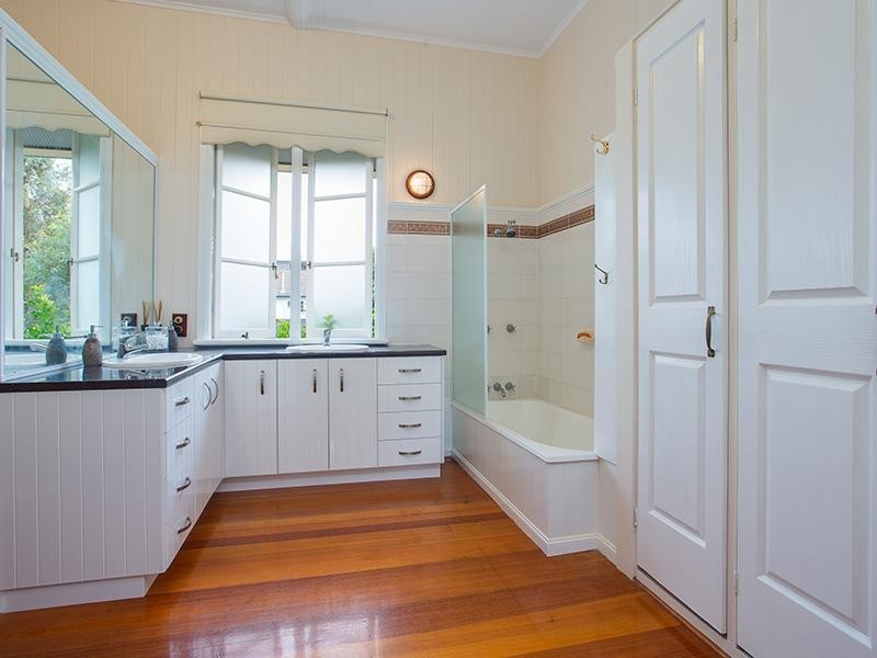 237 Ernest Street, Lota QLD 4179