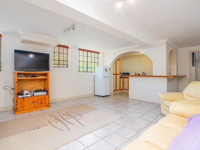 237 Ernest Street, Lota QLD 4179