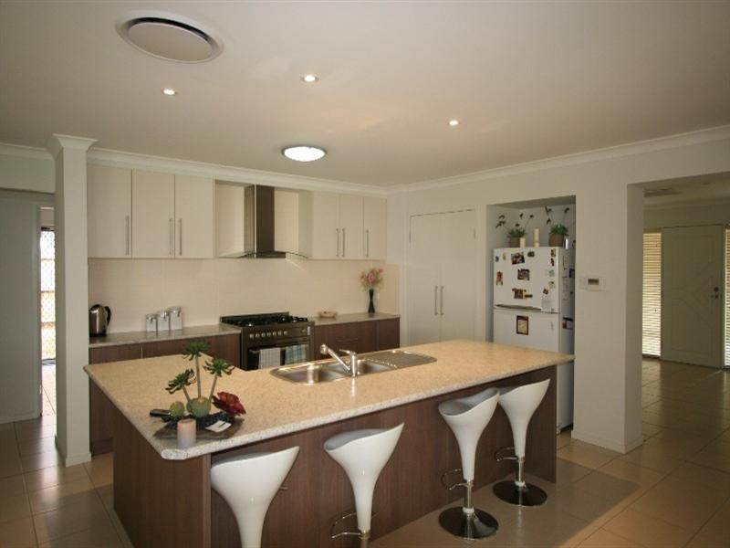 6 Creswick Close, Manly West QLD 4179