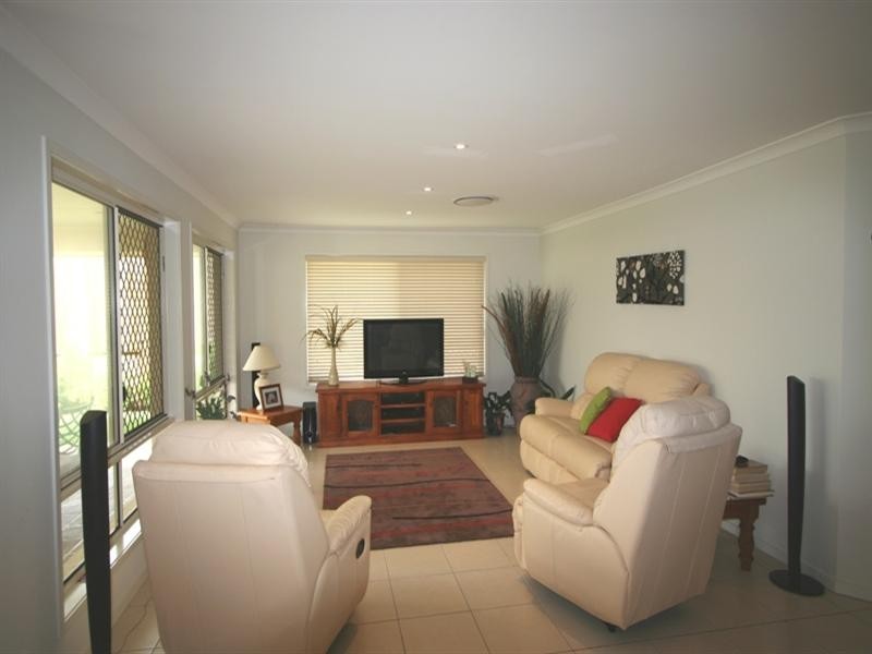 6 Creswick Close, Manly West QLD 4179