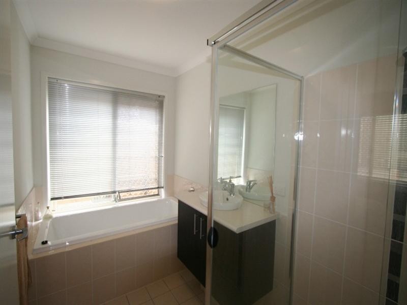 6 Creswick Close, Manly West QLD 4179