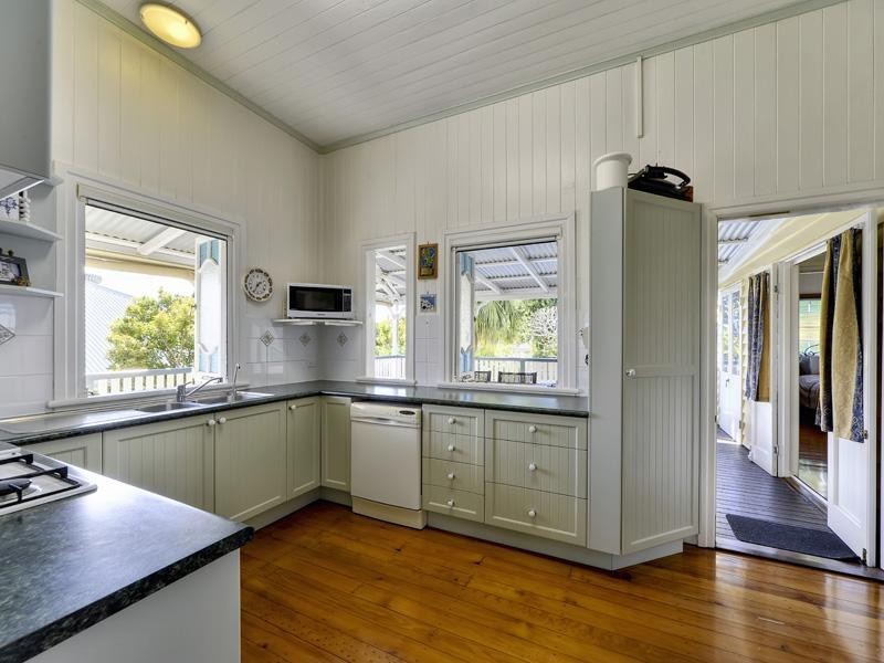 11 Haylock Street, Wynnum QLD 4178