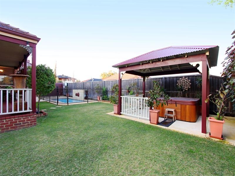 10 Dawnview Rise, Ellenbrook WA 6069
