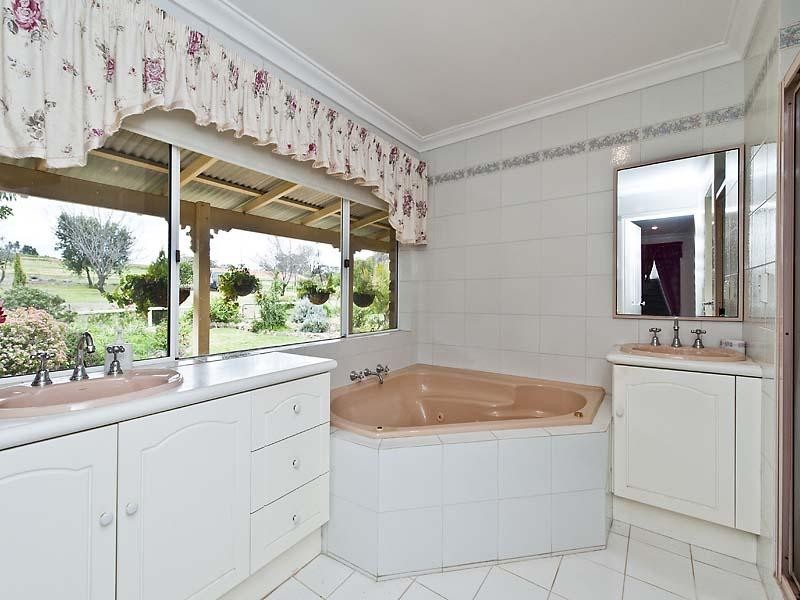 135 Clarkson Road, Bullsbrook WA 6084