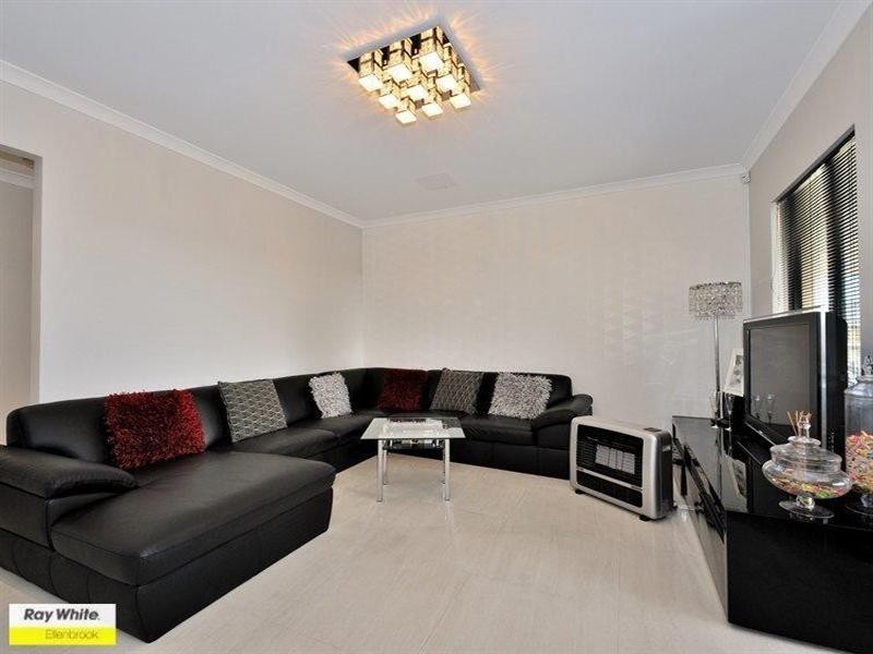 5 Tregaron Link, Ellenbrook WA 6069