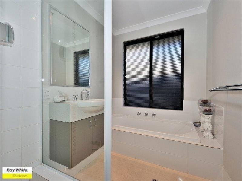 5 Tregaron Link, Ellenbrook WA 6069