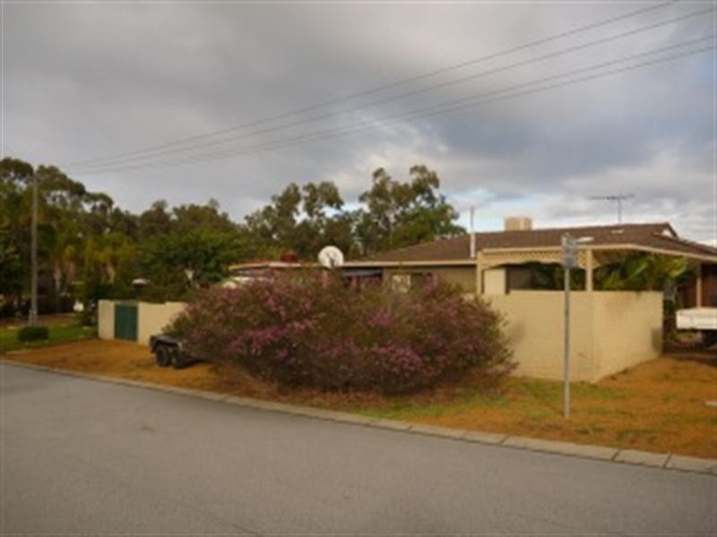 32 Ellesmere Road, Swan View WA 6056