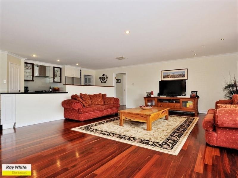 7 Wattlebird Crescent, Ellenbrook WA 6069