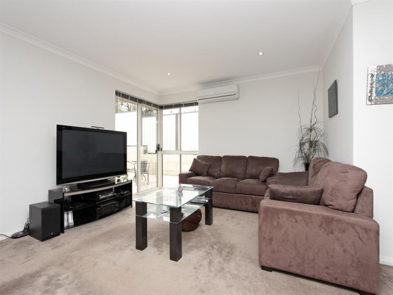 6 Redfern Bend, Clarkson WA 6030