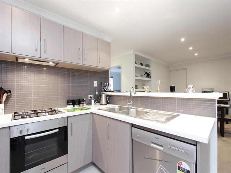 6 Redfern Bend, Clarkson WA 6030