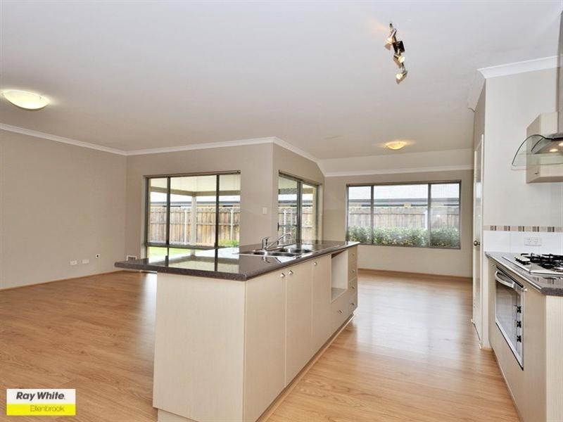7 Soho Brace, Ellenbrook WA 6069