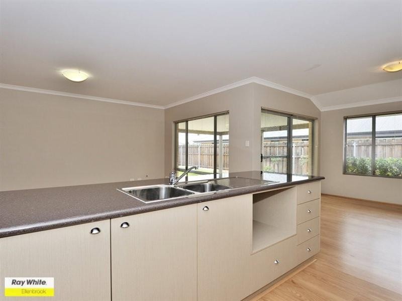 7 Soho Brace, Ellenbrook WA 6069