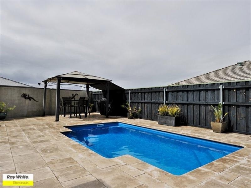 16 Mundego Turn, Ellenbrook WA 6069