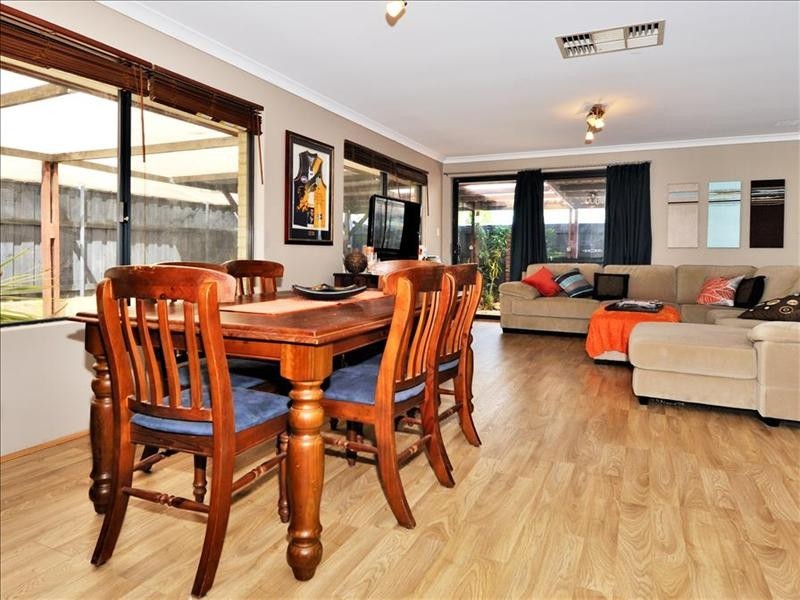 21 Riverina Drive, Ellenbrook WA 6069