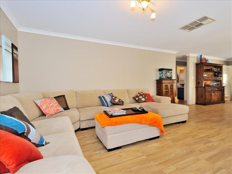 21 Riverina Drive, Ellenbrook WA 6069