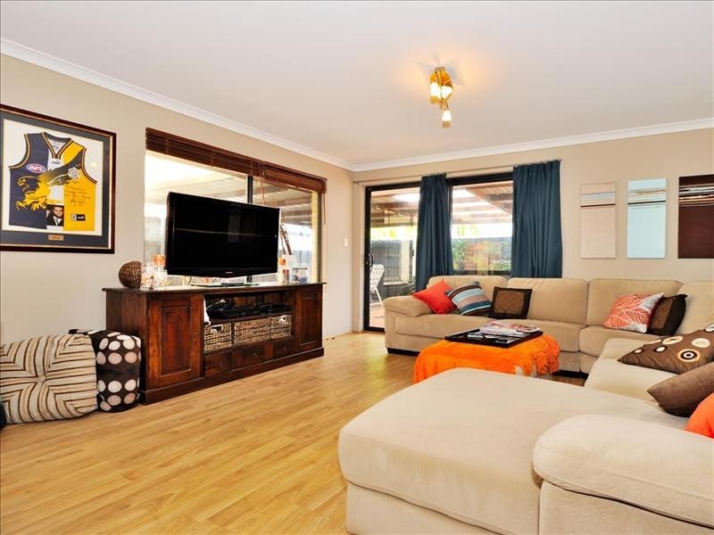 21 Riverina Drive, Ellenbrook WA 6069