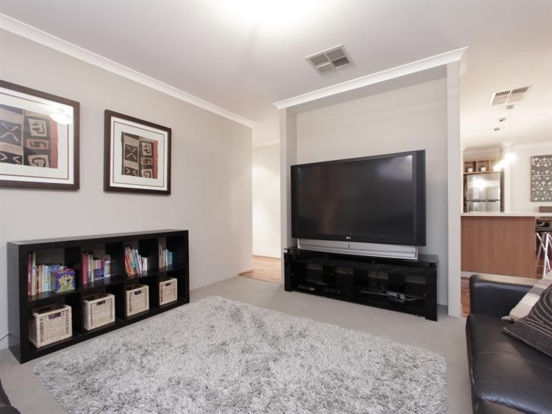 7 Elmore Pass, Ellenbrook WA 6069