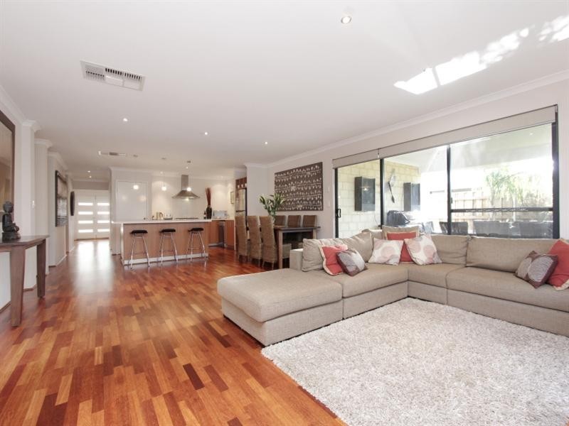 7 Elmore Pass, Ellenbrook WA 6069