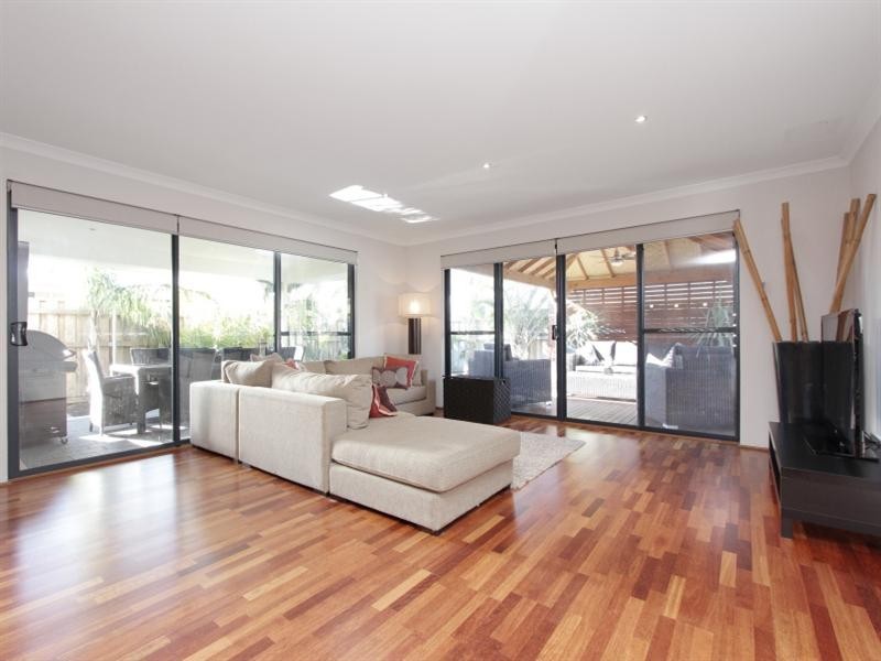 7 Elmore Pass, Ellenbrook WA 6069