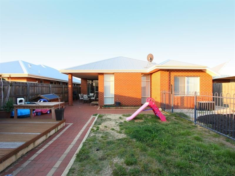 37 Bancombe Crescent, Ellenbrook WA 6069