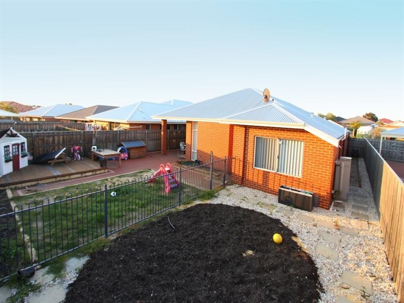 37 Bancombe Crescent, Ellenbrook WA 6069