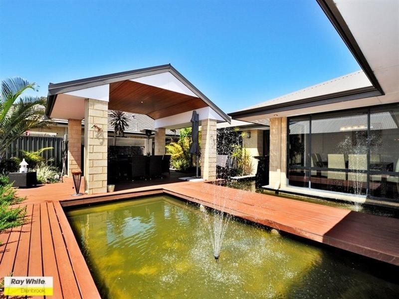 21 Dulegal Way, Aveley WA 6069