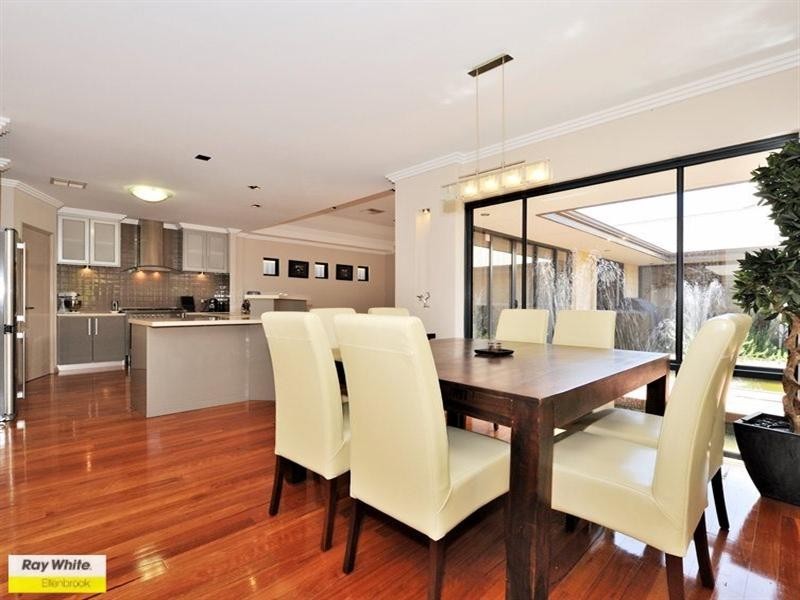21 Dulegal Way, Aveley WA 6069