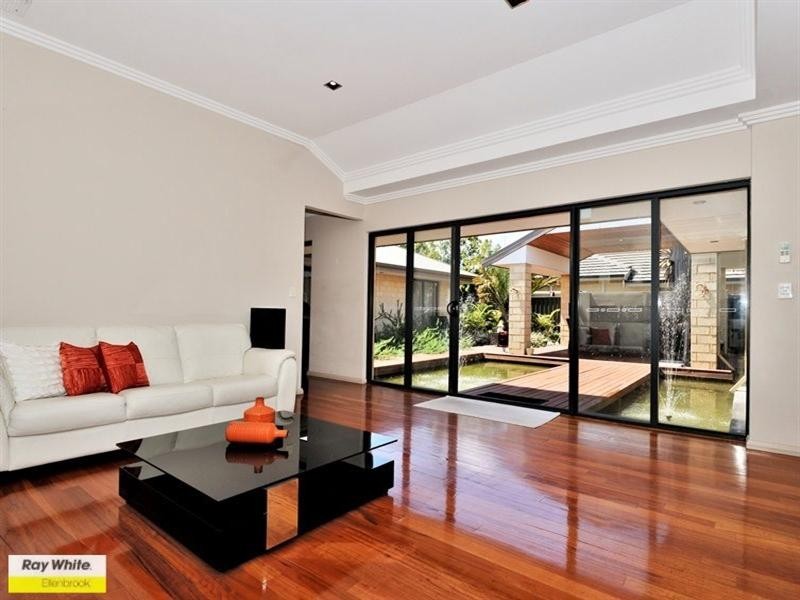 21 Dulegal Way, Aveley WA 6069