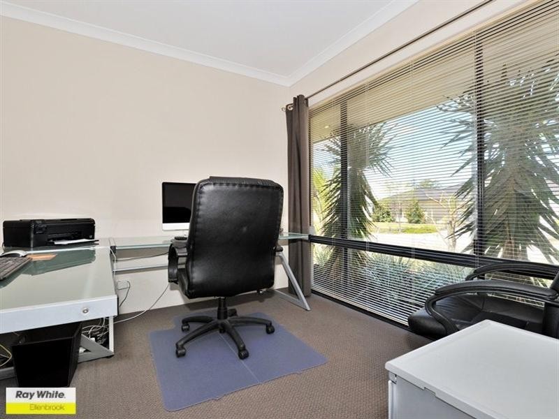 21 Dulegal Way, Aveley WA 6069