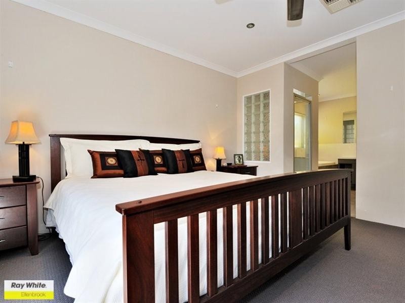 21 Dulegal Way, Aveley WA 6069