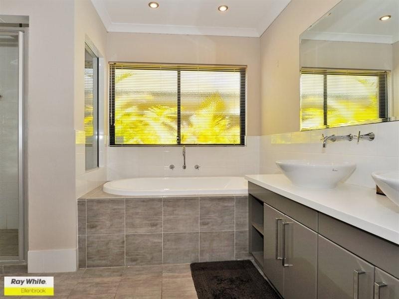21 Dulegal Way, Aveley WA 6069