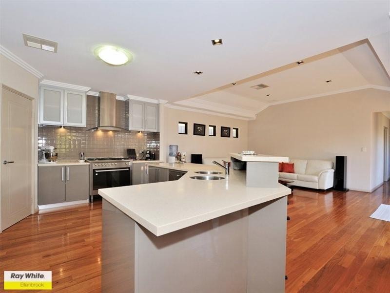 21 Dulegal Way, Aveley WA 6069