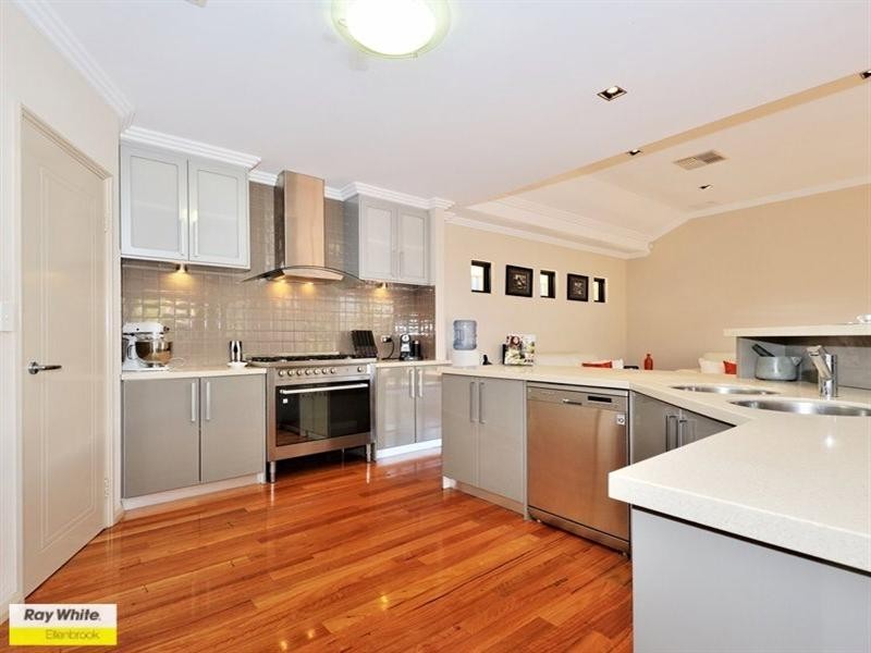 21 Dulegal Way, Aveley WA 6069