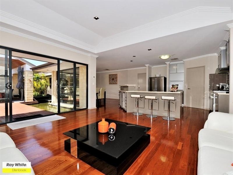 21 Dulegal Way, Aveley WA 6069