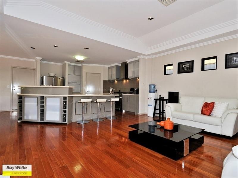 21 Dulegal Way, Aveley WA 6069