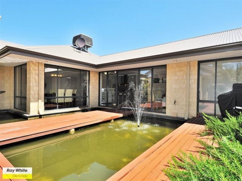 21 Dulegal Way, Aveley WA 6069