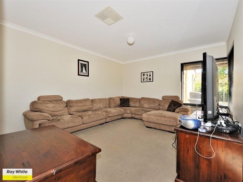 32 St Tropez Vista, Ellenbrook WA 6069