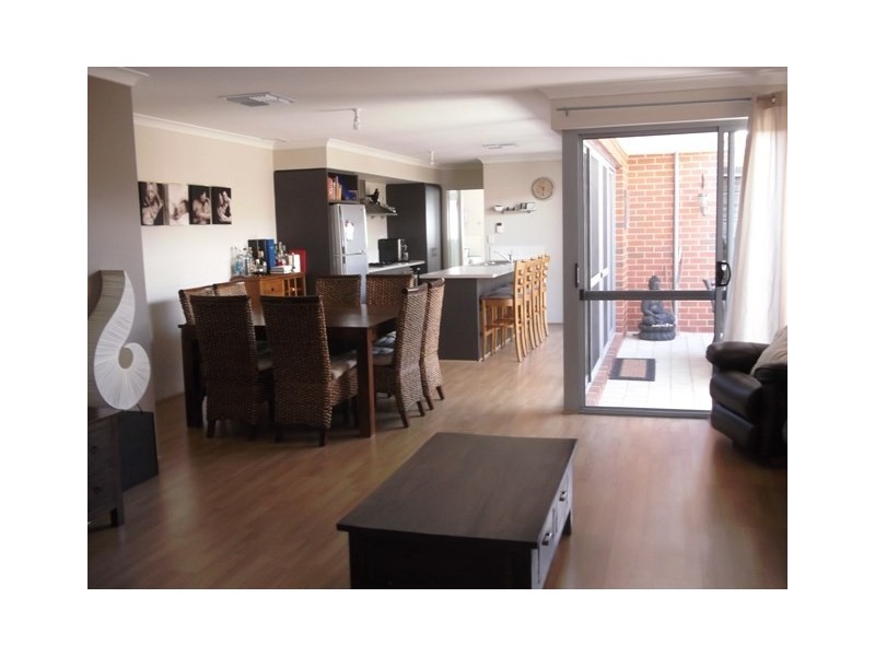 27 Parnham Avenue, Ellenbrook WA 6069