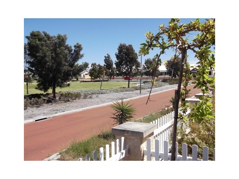 27 Parnham Avenue, Ellenbrook WA 6069