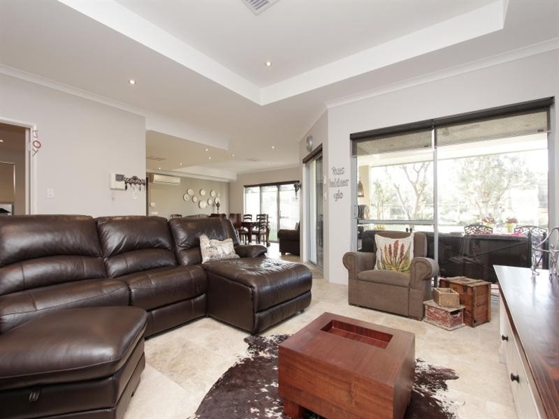 14 Fewson Turn, Ellenbrook WA 6069