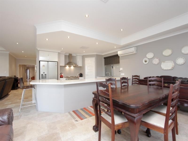 14 Fewson Turn, Ellenbrook WA 6069