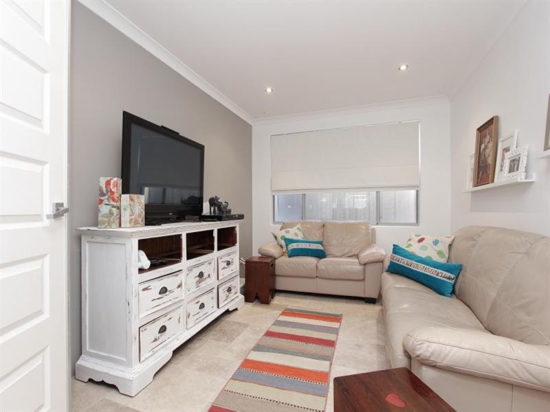 14 Fewson Turn, Ellenbrook WA 6069