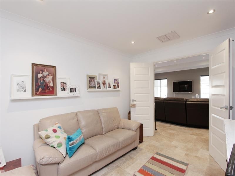 14 Fewson Turn, Ellenbrook WA 6069